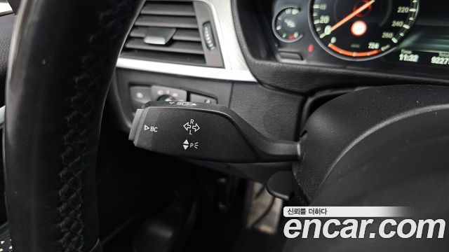 BMW 3-Series 2018 — photo 21