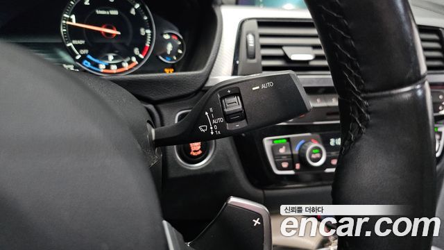 BMW 3-Series 2018 — photo 22