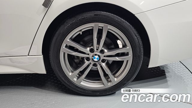 BMW 3-Series 2018 — photo 7
