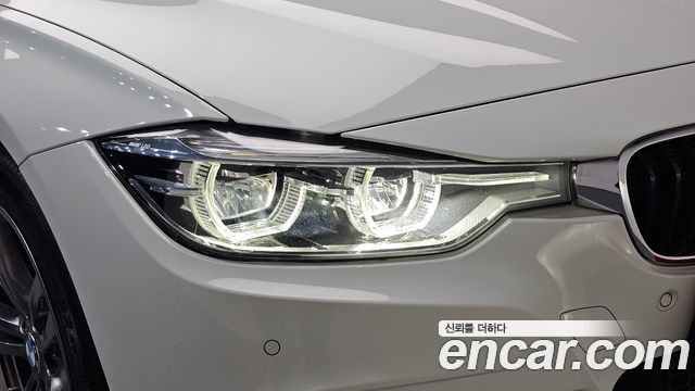 BMW 3-Series 2018 — photo 8