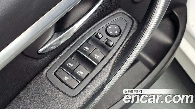 BMW 3-Series 2018 — photo 28