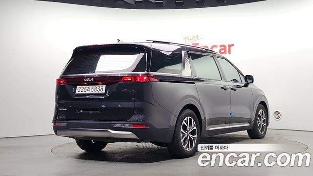 Kia Canival 2023 — photo 2