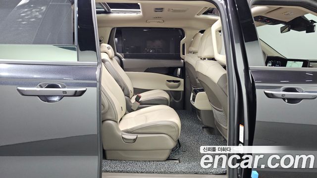 Kia Canival 2023 — photo 11