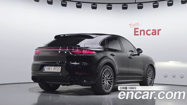 Porsche Cayenne 2023 — photo 2