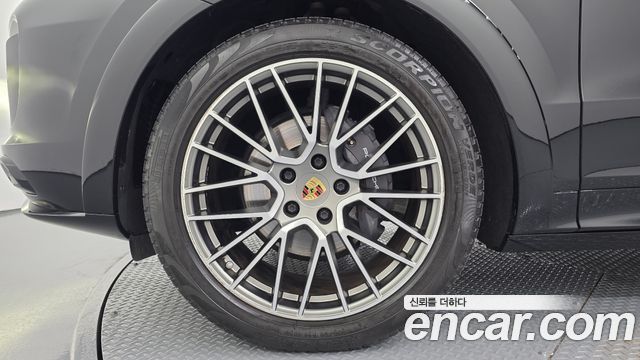 Porsche Cayenne 2023 — photo 5
