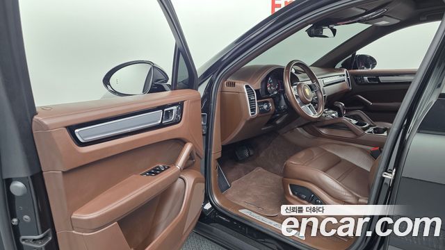 Porsche Cayenne 2023 — photo 10