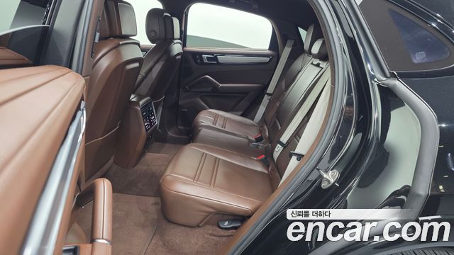 Porsche Cayenne 2023 — photo 11