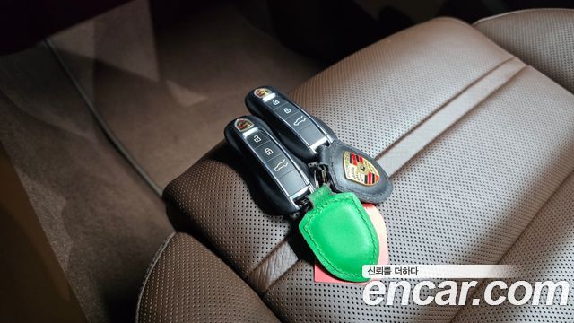 Porsche Cayenne 2023 — photo 16