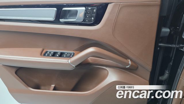 Porsche Cayenne 2023 — photo 20