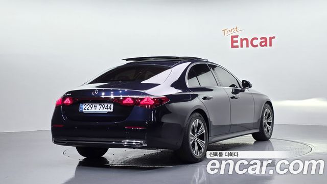 Mercedes-Benz E-Class 2024 — photo 2