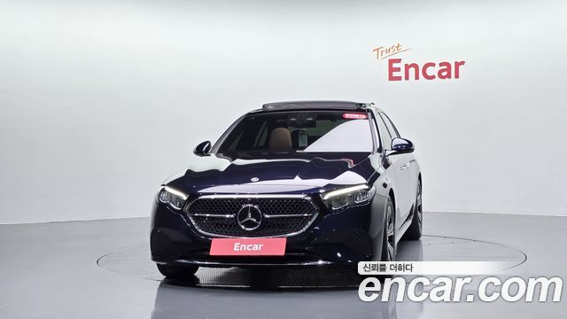 Mercedes-Benz E-Class 2024 — photo 3
