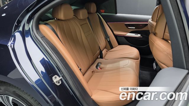 Mercedes-Benz E-Class 2024 — photo 17