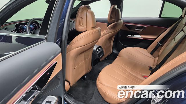 Mercedes-Benz E-Class 2024 — photo 18