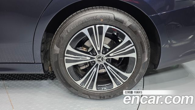 Mercedes-Benz E-Class 2024 — photo 7