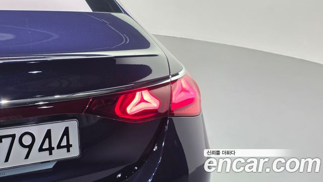 Mercedes-Benz E-Class 2024 — photo 9