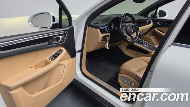 Porsche Macan 2017 — photo 13