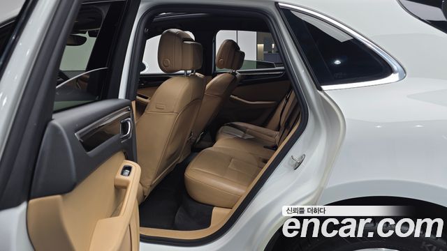 Porsche Macan 2017 — photo 17