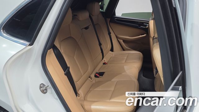 Porsche Macan 2017 — photo 18