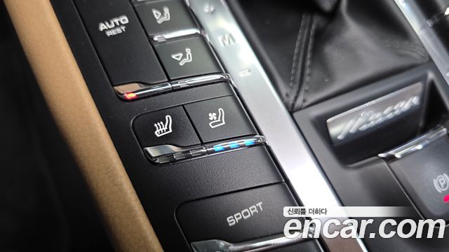 Porsche Macan 2017 — photo 19