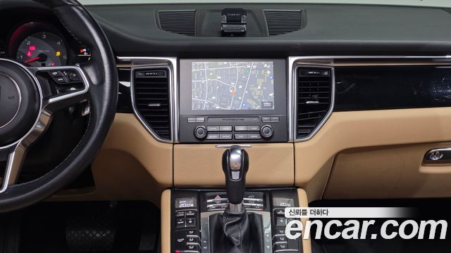 Porsche Macan 2017 — photo 20