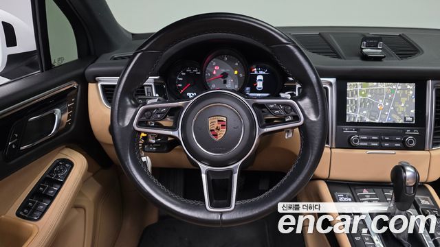 Porsche Macan 2017 — photo 21