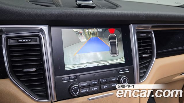 Porsche Macan 2017 — photo 22