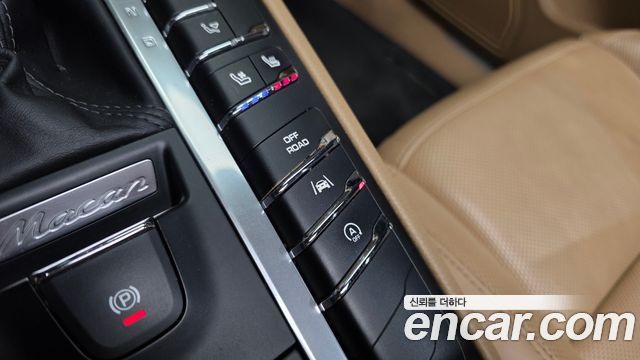 Porsche Macan 2017 — photo 23