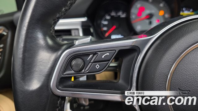 Porsche Macan 2017 — photo 24