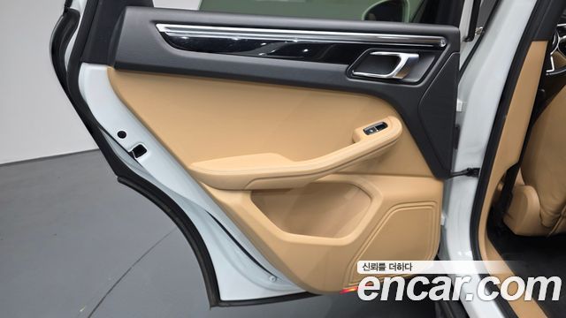 Porsche Macan 2017 — photo 15