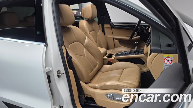 Porsche Macan 2017 — photo 16