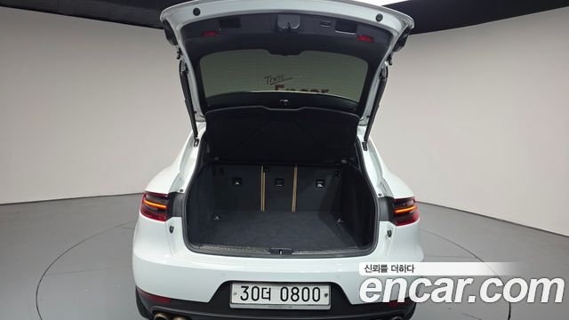 Porsche Macan 2017 — photo 27