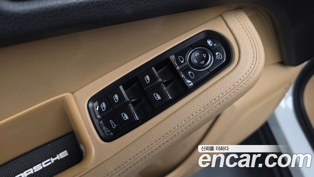 Porsche Macan 2017 — photo 30