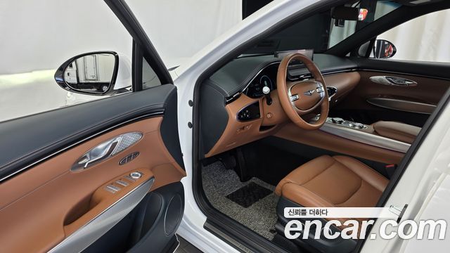 Genesis GV70 2023 — photo 13