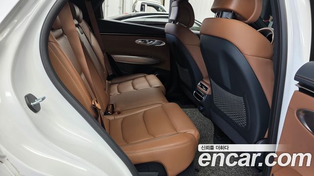 Genesis GV70 2023 — photo 17