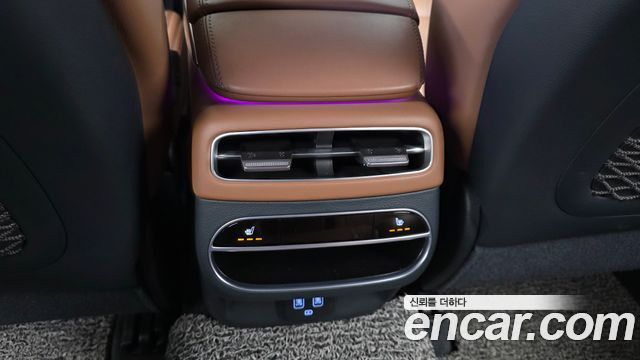 Genesis GV70 2023 — photo 24