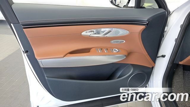 Genesis GV70 2023 — photo 14