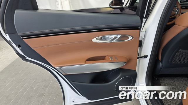 Genesis GV70 2023 — photo 15