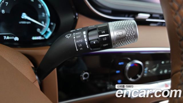 Genesis GV70 2023 — photo 27