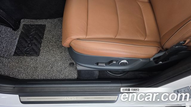 Genesis GV70 2023 — photo 31