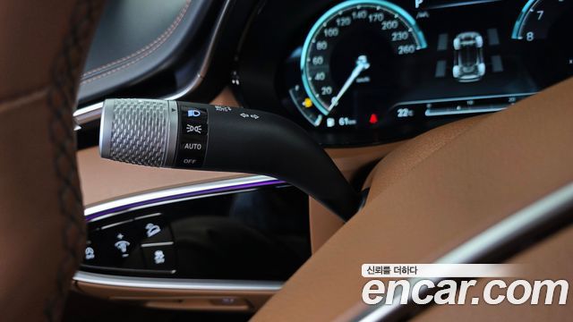 Genesis GV70 2023 — photo 32