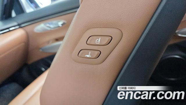 Genesis GV70 2023 — photo 33