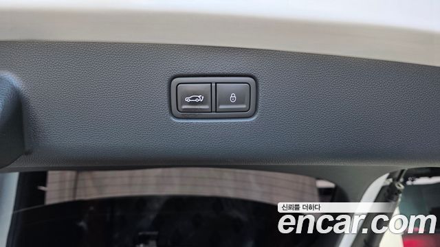 Genesis GV70 2023 — photo 35