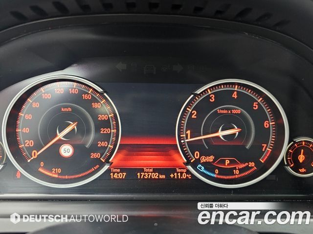 BMW 7-Series 2015 — photo 8