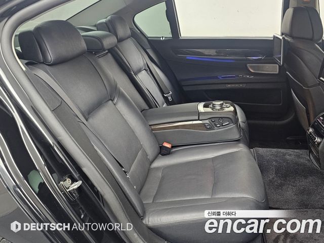 BMW 7-Series 2015 — photo 12