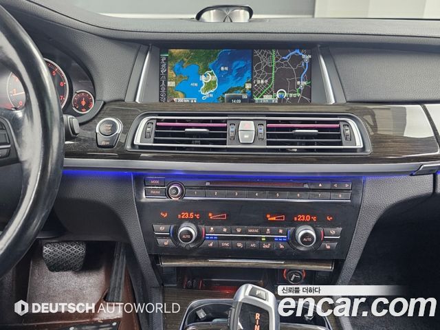 BMW 7-Series 2015 — photo 14