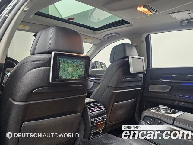 BMW 7-Series 2015 — photo 18
