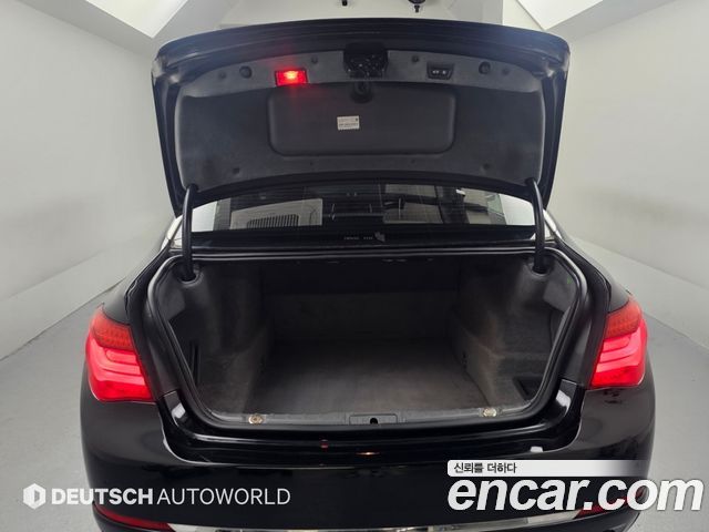 BMW 7-Series 2015 — photo 19