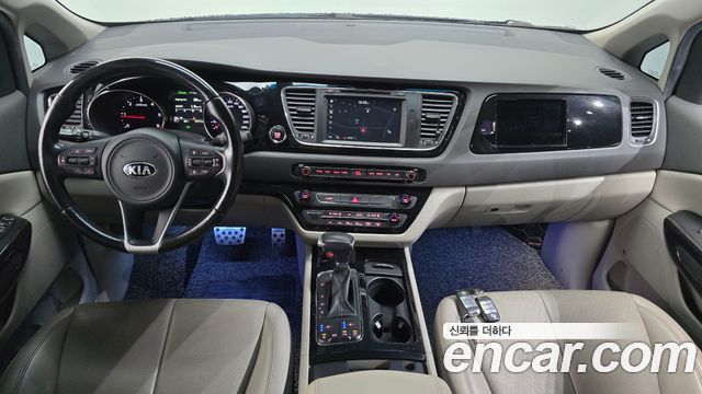 Kia Canival 2018 — photo 10
