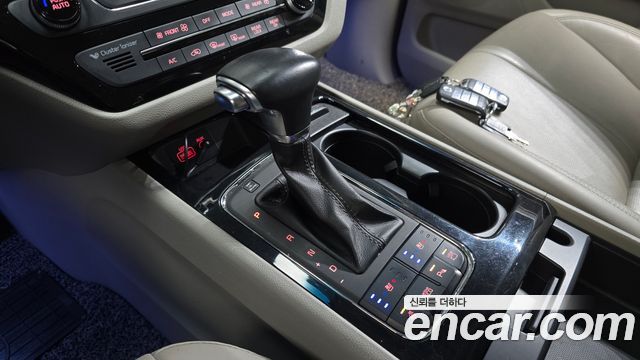 Kia Canival 2018 — photo 12