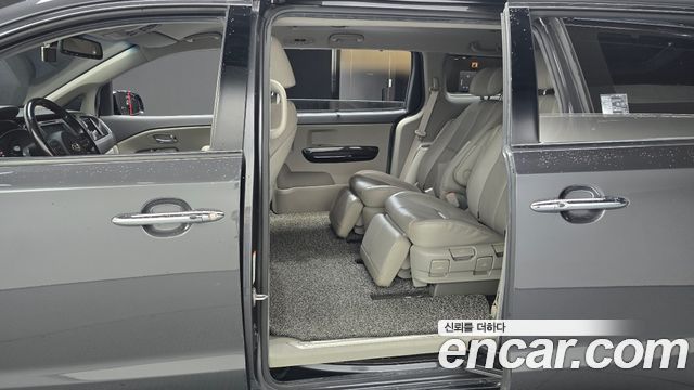 Kia Canival 2018 — photo 17